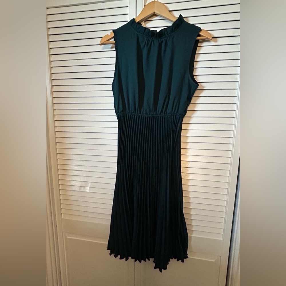Elegant Green Sleeveless Dress